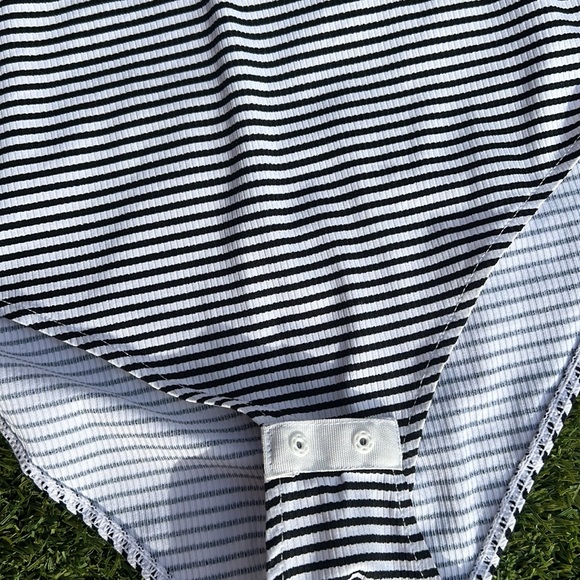 H&M Stripe Stretch Turtle Neck Onsie - Picture 4 of 4